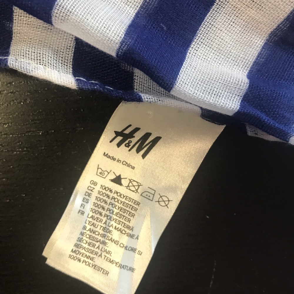 H&M Scarf - Picture 2 of 3